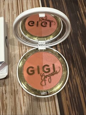 Gigi Gorgeous Blush Palette Authentic + Pride